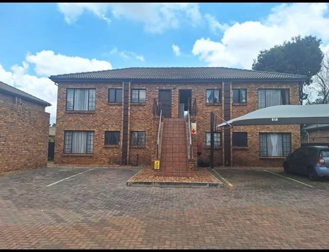2 BEDROOM TOWNHOUSE FOR SALE IN DALVIEW